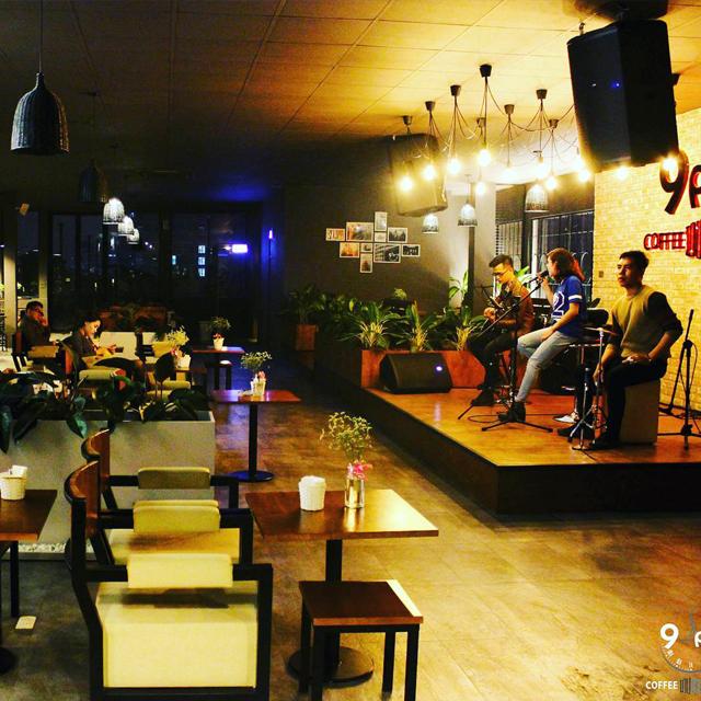 Top 7 Quán cafe nói tiếng Anh hot nhất ở TP Hồ Chí Minh  TopBrands