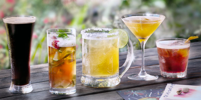 Thành phần chính của tiki cocktail là gì?
