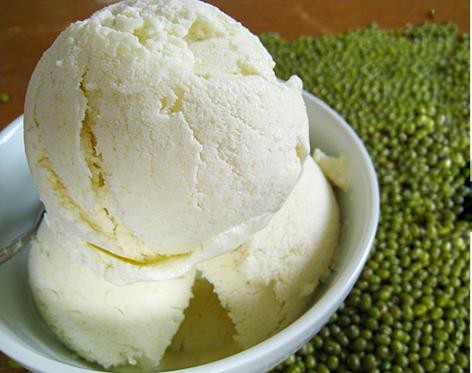 Làm sao để kem đậu xanh nước cốt dừa không bị sệ trong quá trình làm?
