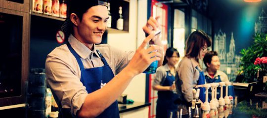 Sinh viên hiện nay và cơn sốt đi học pha chế