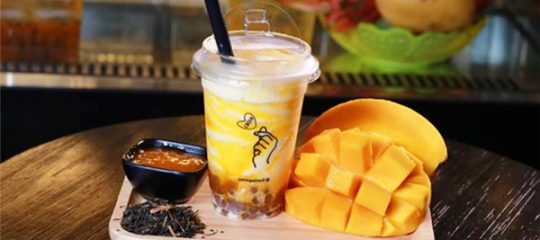 Cuối tuần rồi học cách làm trà sữa trái cây vị xoài để thưởng thức thôi